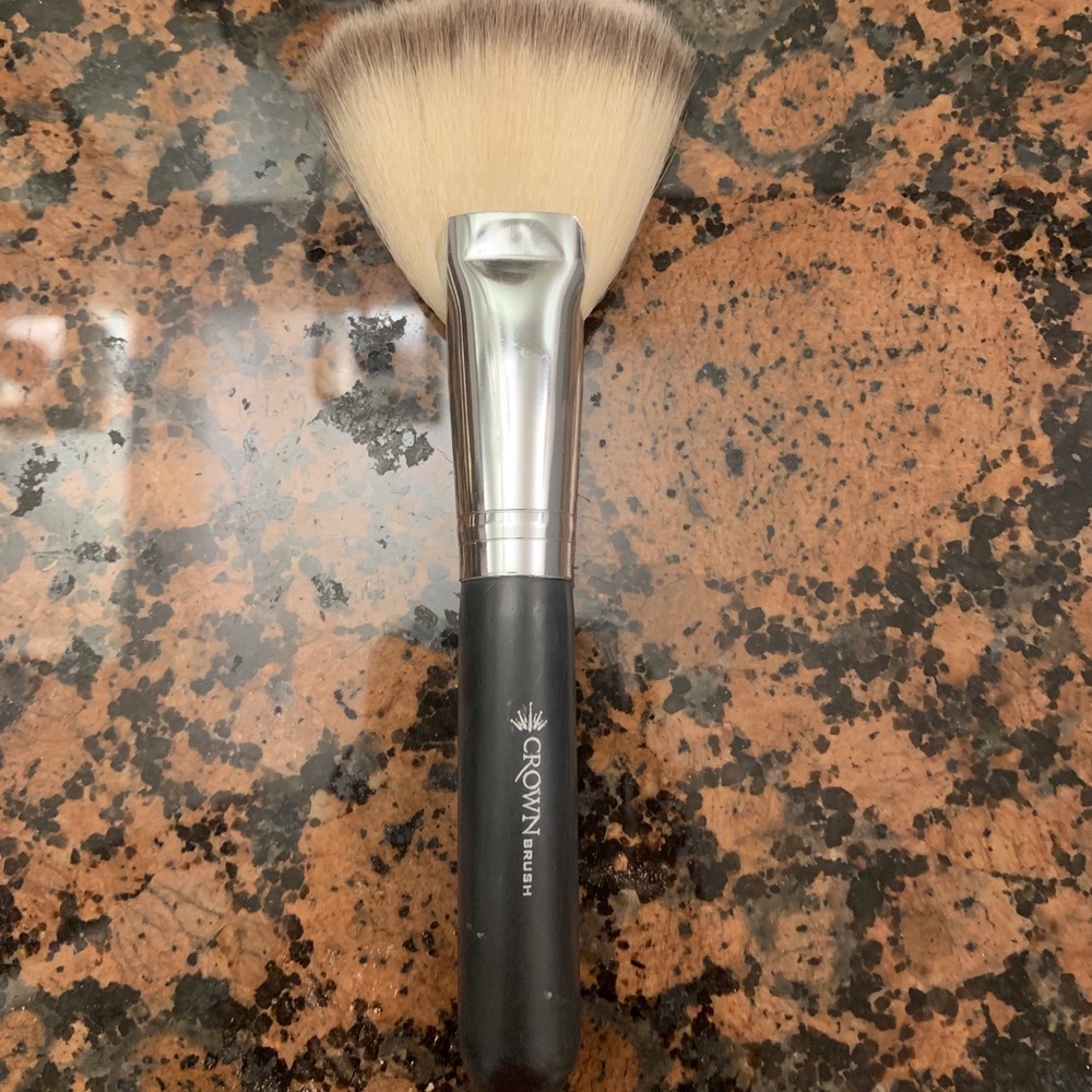 Fan brush